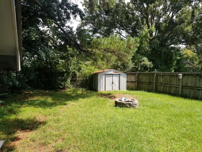 Building Photo - 16 Ferncliff Way