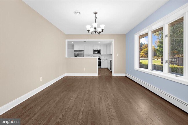 Foto del edificio - 7643 Paradise Beach Rd