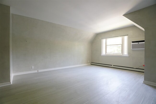 Building Photo - 203-12 42nd Ave