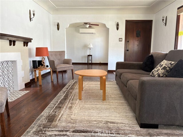 Foto del edificio - 5359 E 1st St