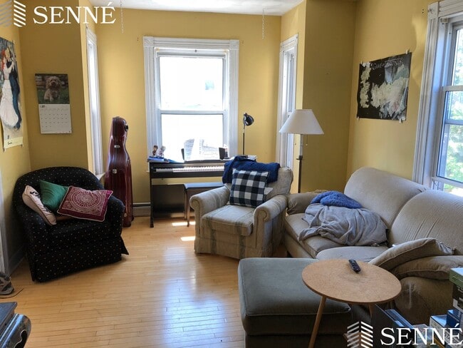 Building Photo - 11 Thorndike St