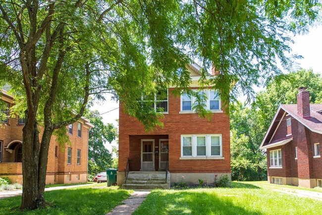 Building Photo - COVEDALE - Charming 3 bed apt, upstairs of...