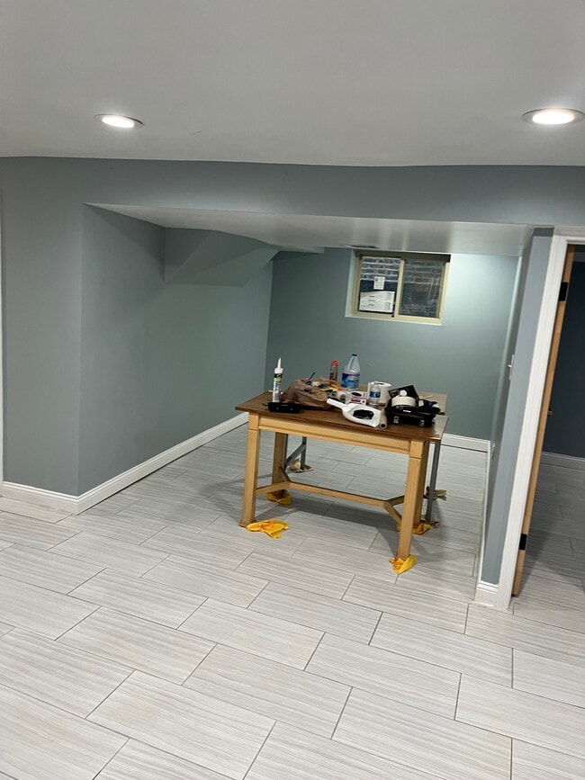 Building Photo - 6222 S Albany Ave