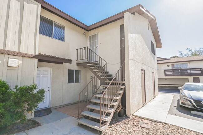 Foto del edificio - Updated 2 bedroom 1 bath with attached 1 c...