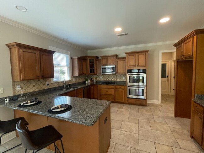 Foto del edificio - Luxurious home in Collierville with an ing...