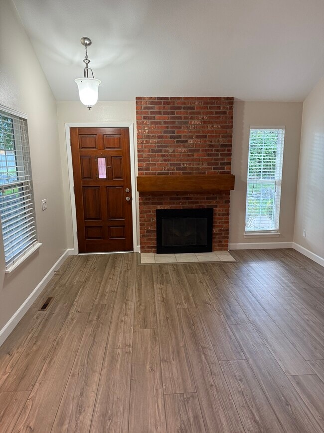 Entrance and living room - 1017 S Fraser Way