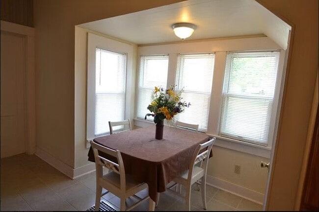 Building Photo - 1201 E Harrison St