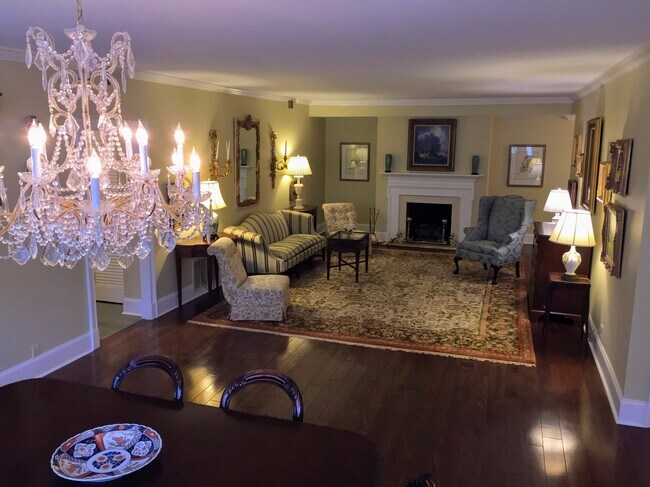 Foto del edificio - 2734 Peachtree Rd NW