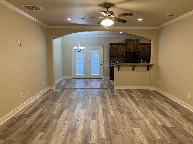 Foto del edificio - Beautiful 3 Bedroom 2 Bathroom Home In Northwest Lubbock!! Solar Panels and Alarm System Included!!