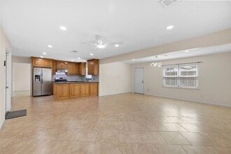 Building Photo - 10055 Westview Dr