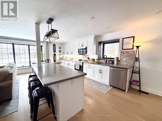 Building Photo - 12 Wythenshawe Wood