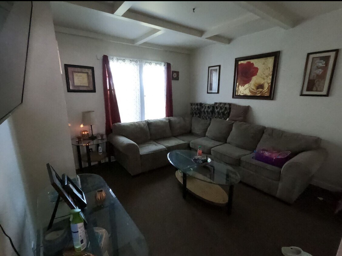 Foto principal - Modern & Affordable 2 Bedroom Home for Rent!