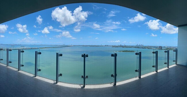Foto del edificio - 700 NE 26th Terrace