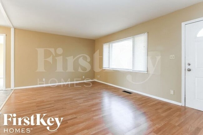 Building Photo - 208 Crestwood Dr
