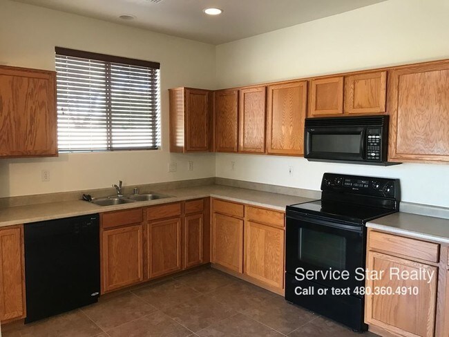 Building Photo - 12922 W Glenrosa Dr