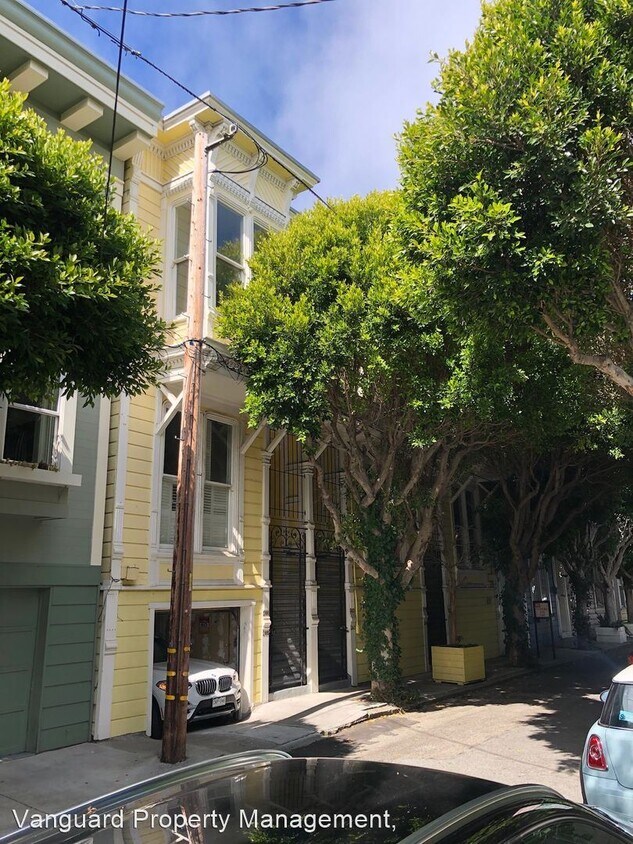 Primary Photo - 236-246 Laussat St
