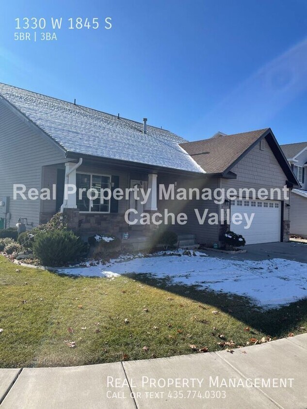 Primary Photo - Beautiful Newly updated 5 bedroom home wit...