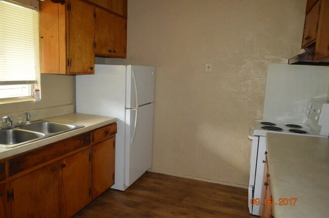 Building Photo - 2542 Lisenby Ave