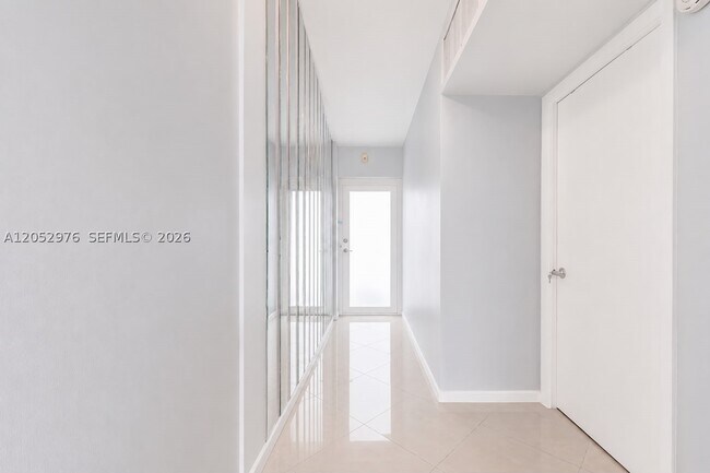 Foto del edificio - 710 N Ocean Blvd