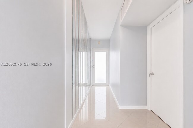 Building Photo - 710 N Ocean Blvd