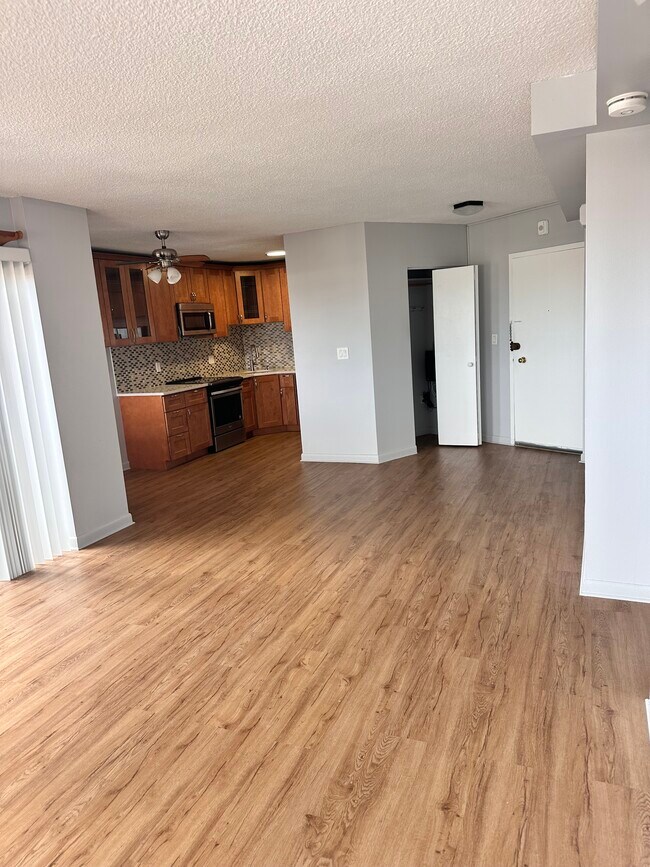 Photo - 300 Lynn Shore Dr Apartment