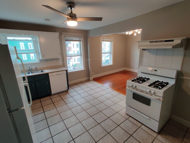Cocina + Comedor - 578 Dubuque St