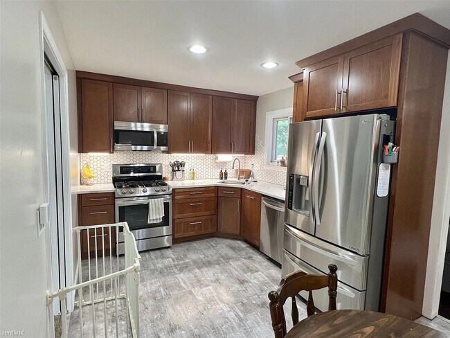 Foto del edificio - 2669 Deake Ave