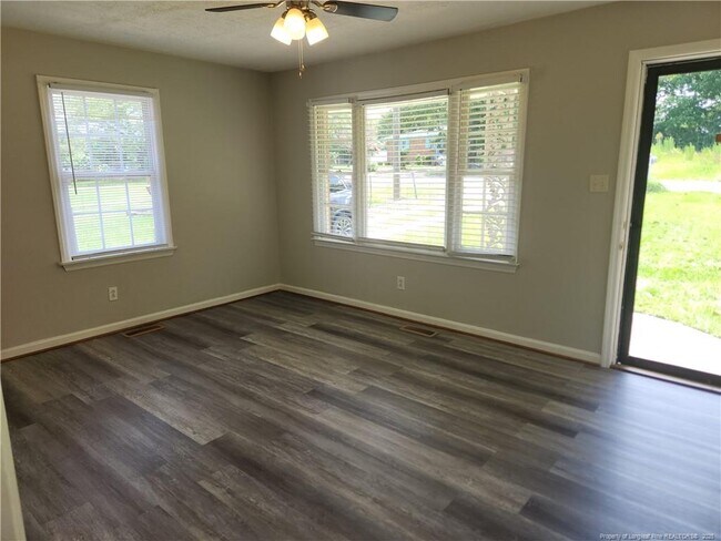 Building Photo - 2050 Ironwood Dr