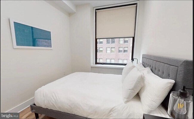 Foto del edificio - 150 S Independence Mall W