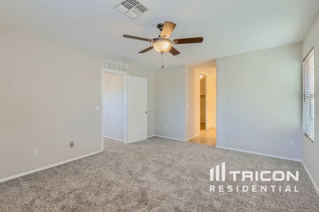 Foto del edificio - 15923 N 169th Dr