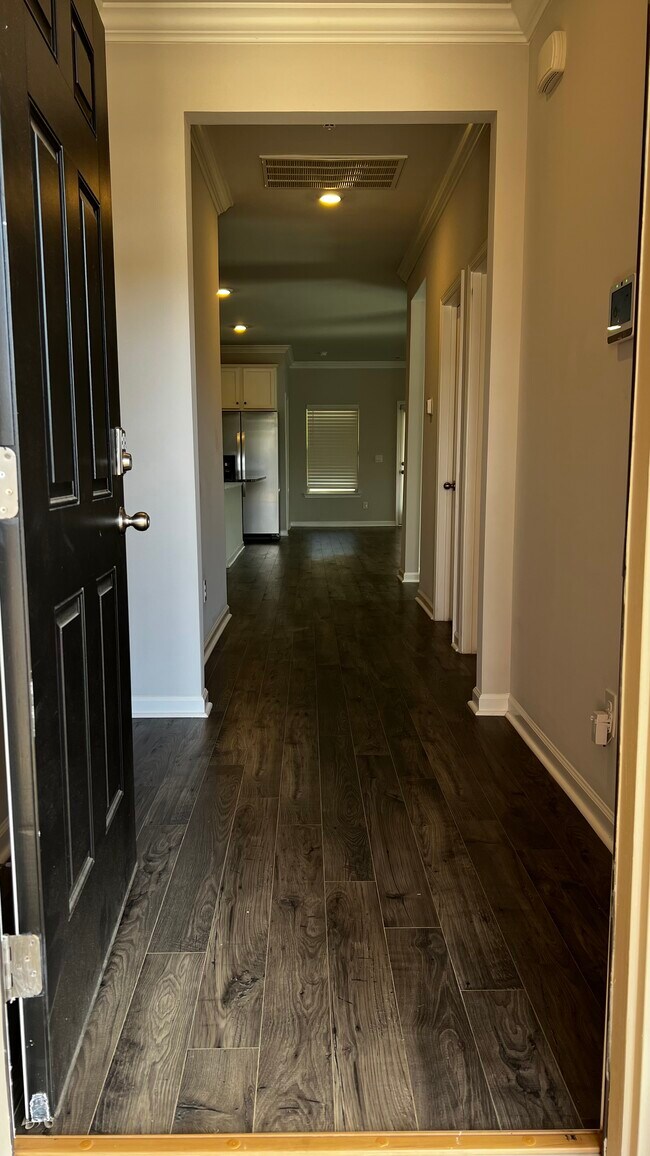 Building Photo - 389 Northlake Dr