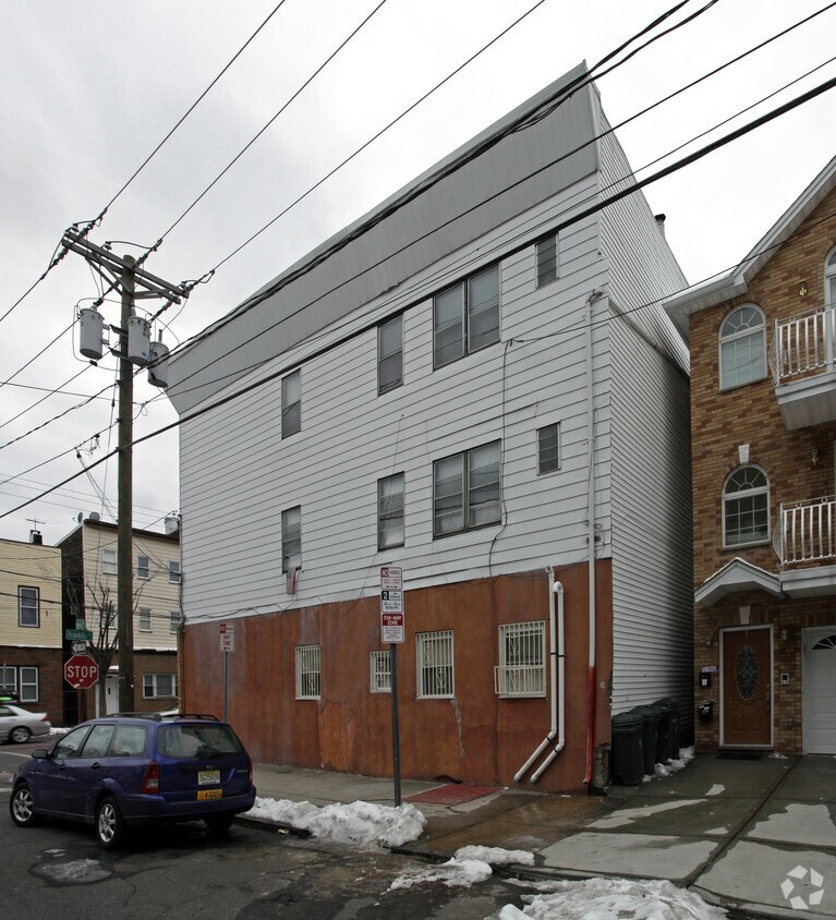 Building Photo - 112 Franklin St