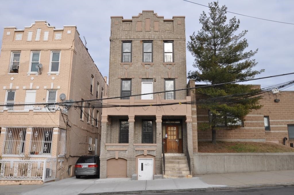 Primary Photo - 799 Crotona Park N