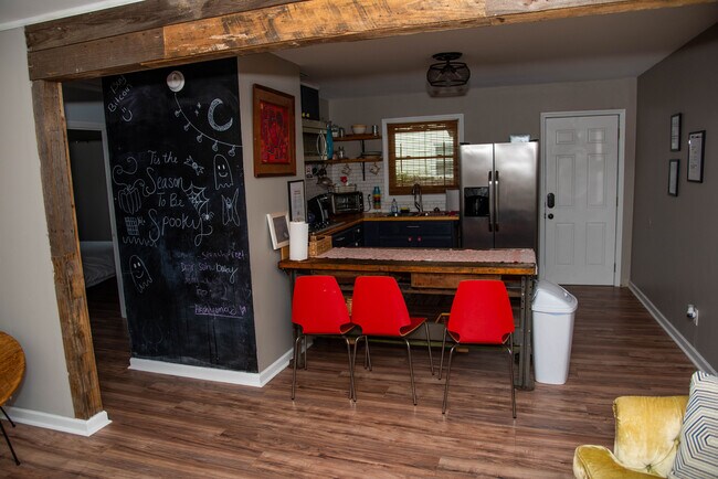 Foto del edificio - 4619 Jenkins Ave