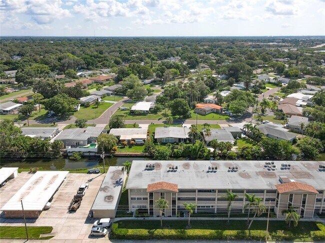 Foto del edificio - 4455 Duhme Rd