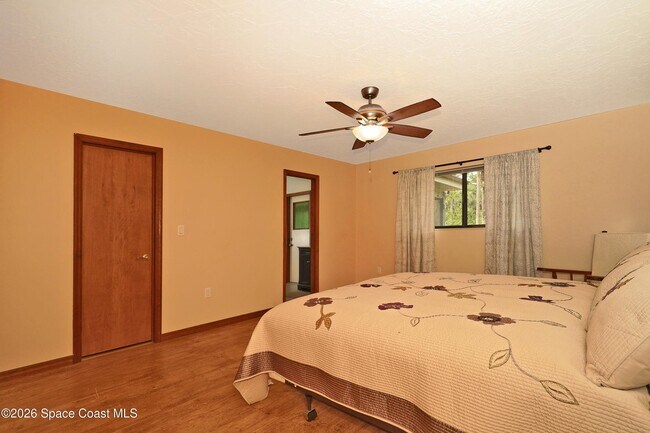 Foto del edificio - 670 Kings Way