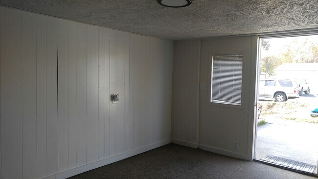 Living room - 102 N 1st St