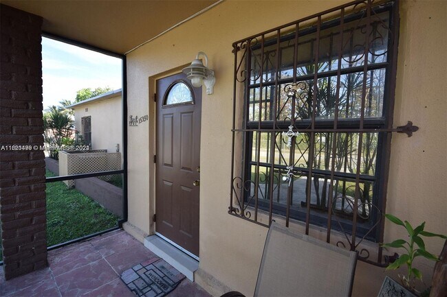 Foto del edificio - 15350 Jackson Dr