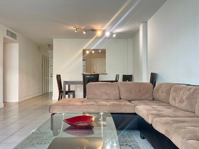 Foto del edificio - 3551 NE 169th St