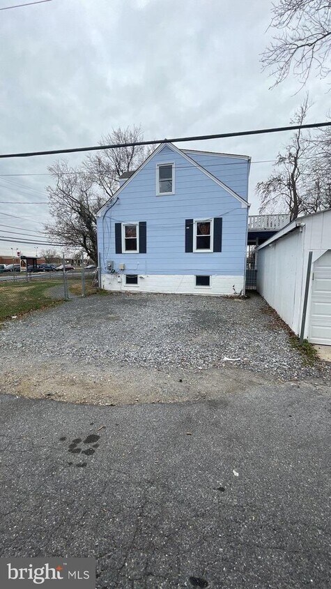 Primary Photo - 5701 Fisher Rd