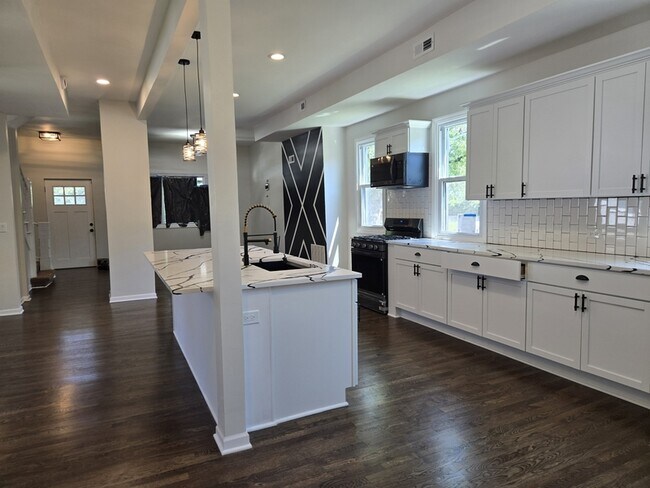 Foto del edificio - 429 W 102nd Pl