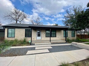 Building Photo - 2804 W 45th St