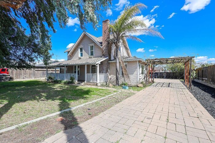 Foto principal - Ceres 3 bed 2 bath 2 story home