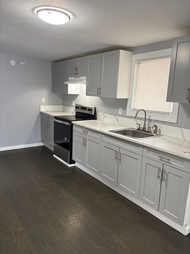 Building Photo - 1326 8th Ave