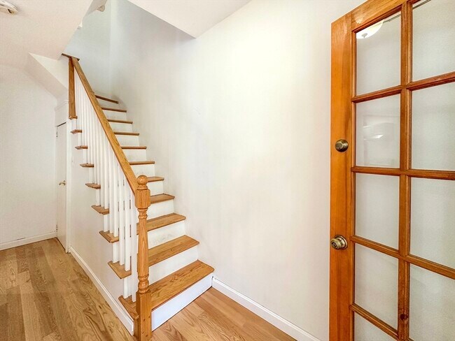 Foto del edificio - 244 Everett St