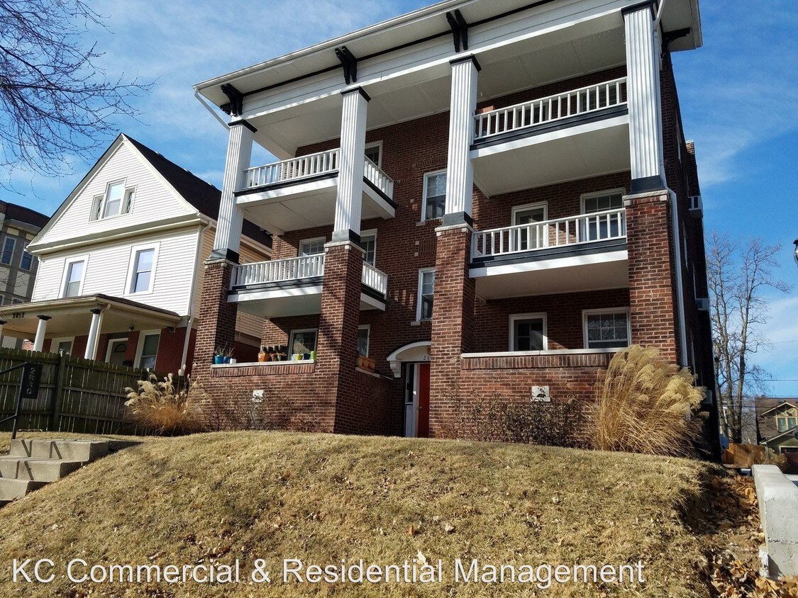 Foto principal - 2830 Harrison St