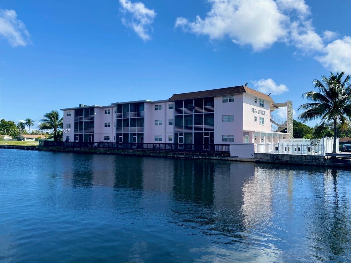 Foto principal - 2775 Taft St