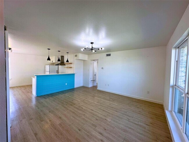 Foto del edificio - 8603 Putnam Dr