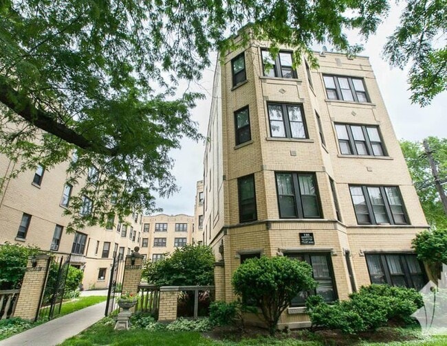 Building Photo - 3815 N Greenview Ave
