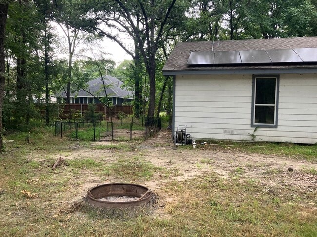 Building Photo - 132 Fernwood Dr